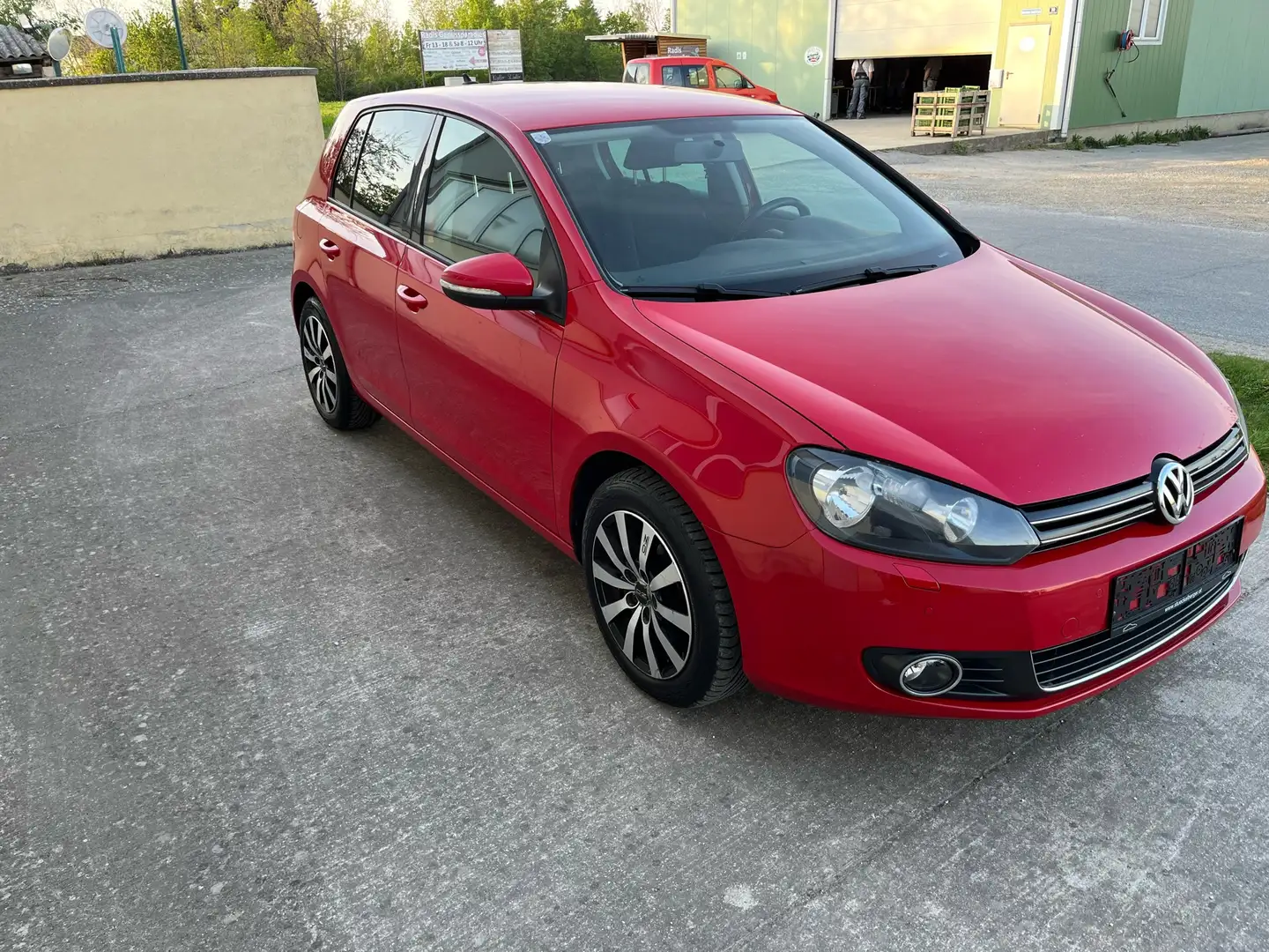 Volkswagen Golf Highline 1,4 TSI DSG Rot - 2