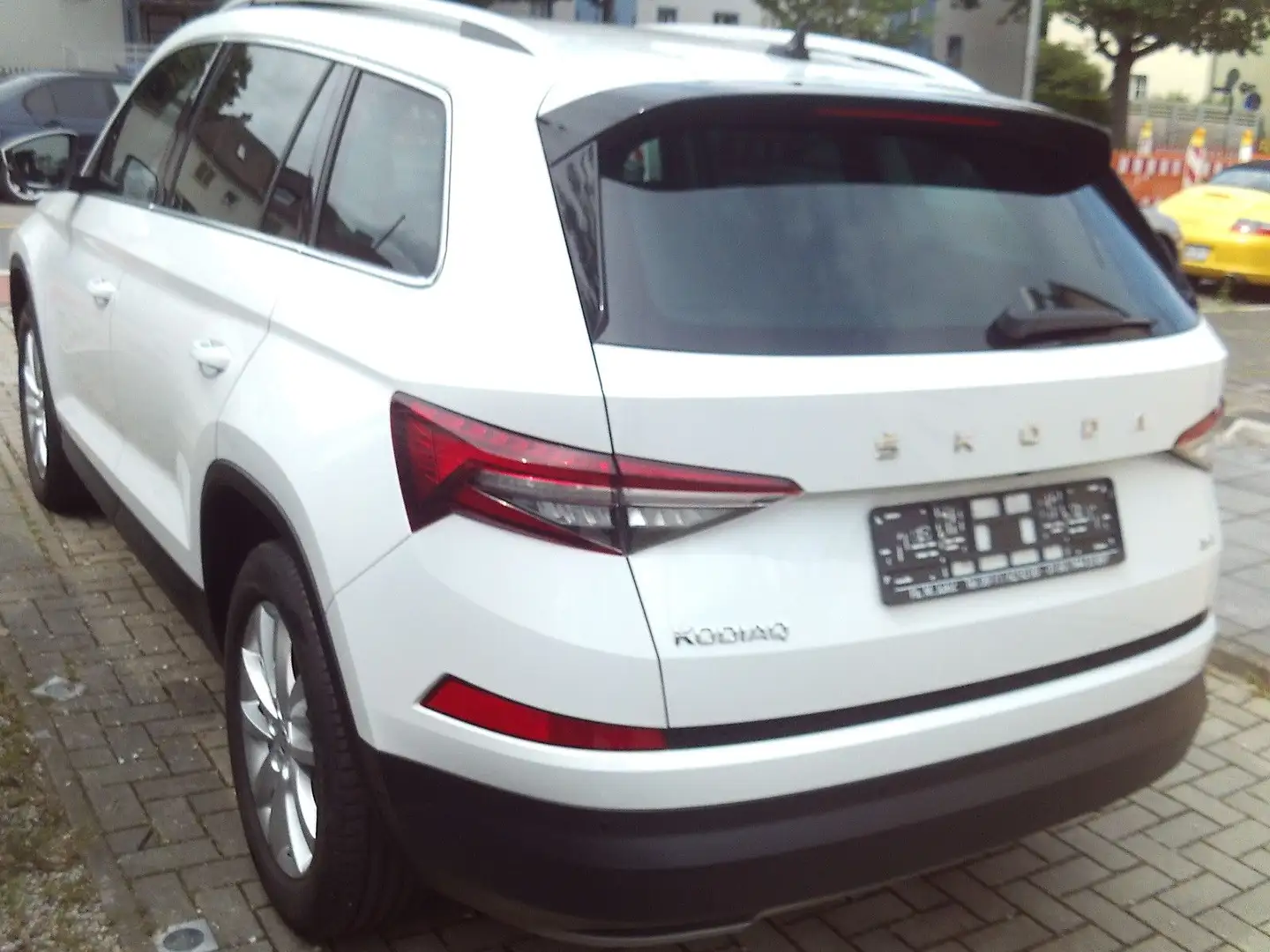 Skoda Kodiaq Style 4x4 TEILLEDER,AHK,KAMERA,PDC, Blanco - 2