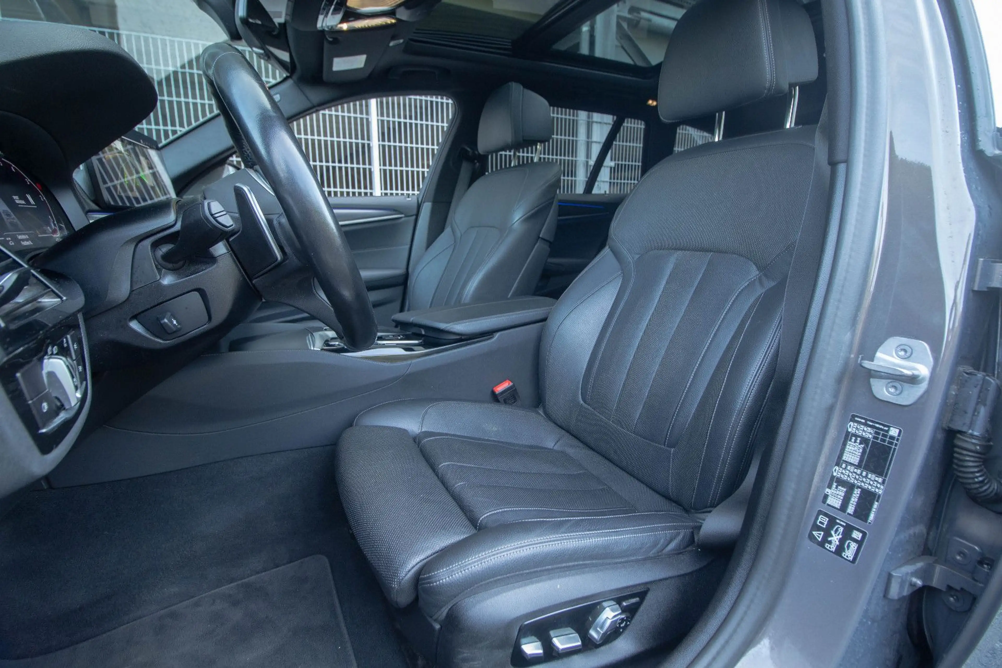 BMW 540 d T xDrive *M Sport*Standheizung*Laser*PANO* — photo 6