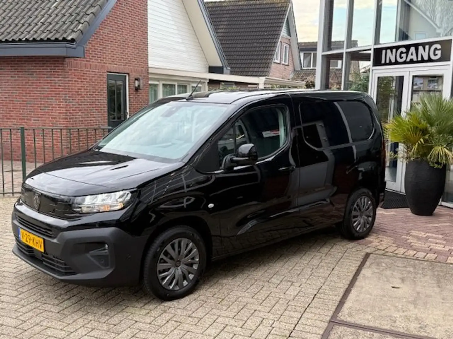 Peugeot Partner 1.5 BlueHDi,131pk ,Automaat,NIEUW! Zwart - 1