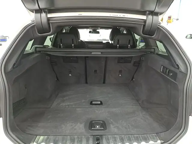 BMW 3 Series view 7