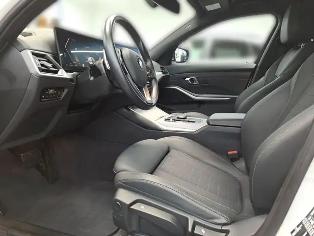 BMW 3 Series view 9