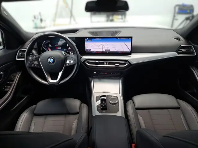 BMW 3 Series view 15