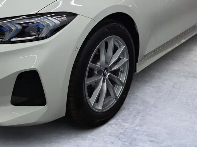 BMW 3 Series view 6