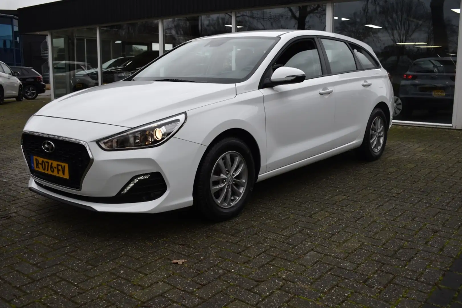 Hyundai i30 1.4i Comfort AIRCO CRUISE LMV Wit - 1