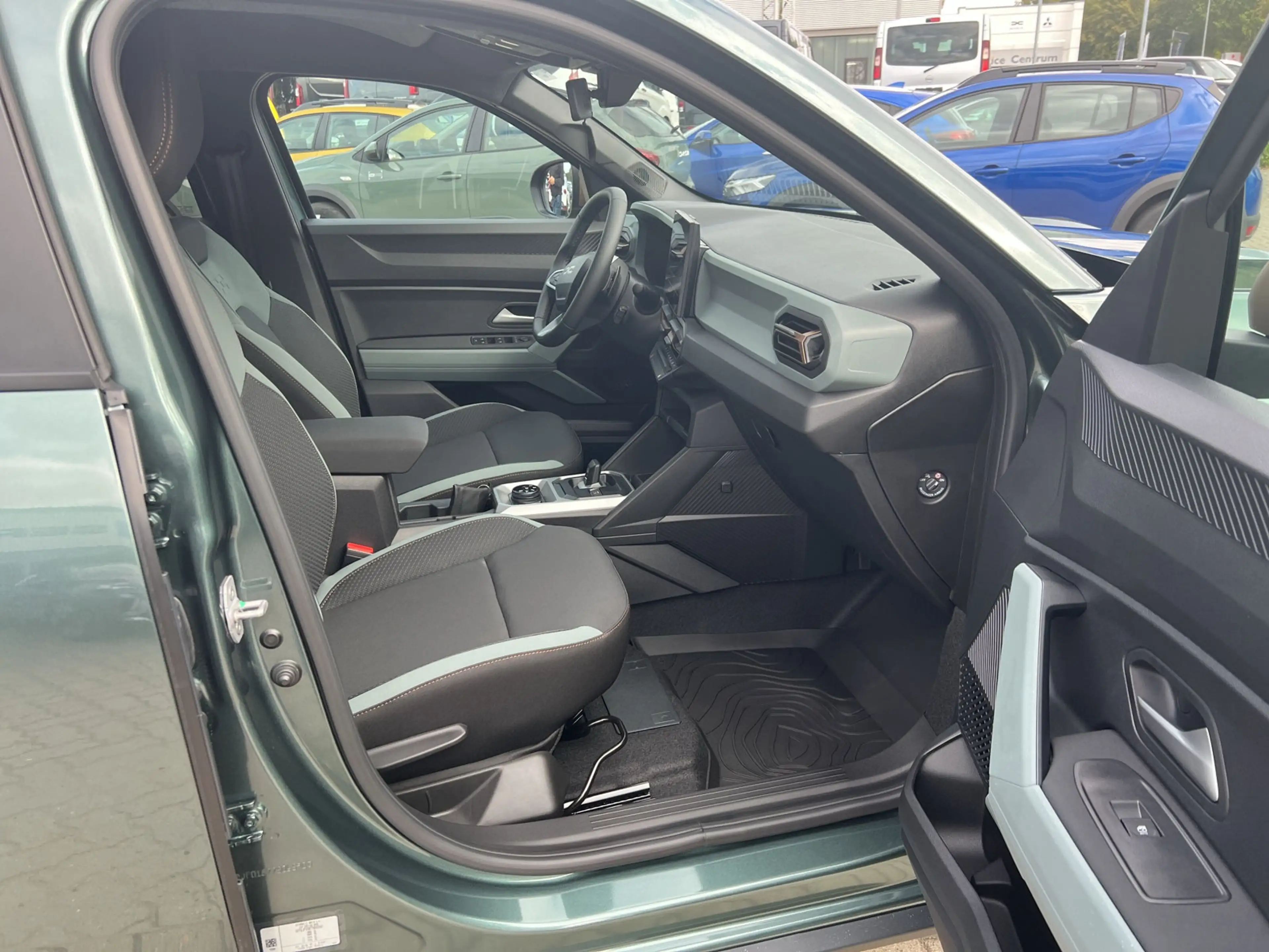Dacia Duster hybrid-G 150 EDC 4x4 Extreme SHZ+RFK+GJR — photo 9