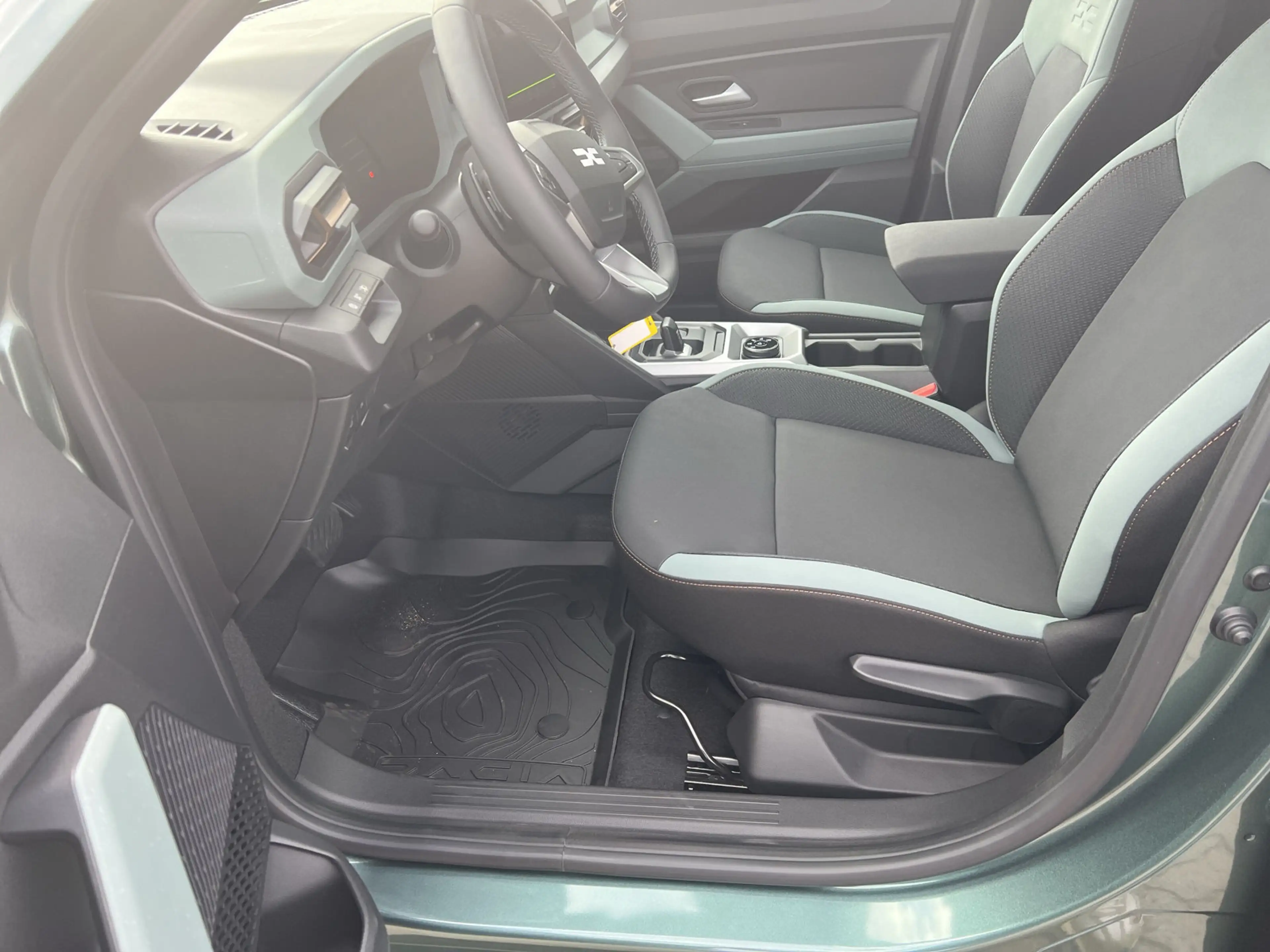 Dacia Duster hybrid-G 150 EDC 4x4 Extreme SHZ+RFK+GJR — photo 5