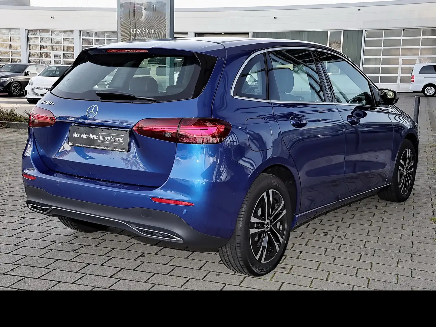 Mercedes-Benz B 250 e CARPLAY+LED+17 ZOLL+MBUX+KAMERA+AC 11 KW Blau - 2