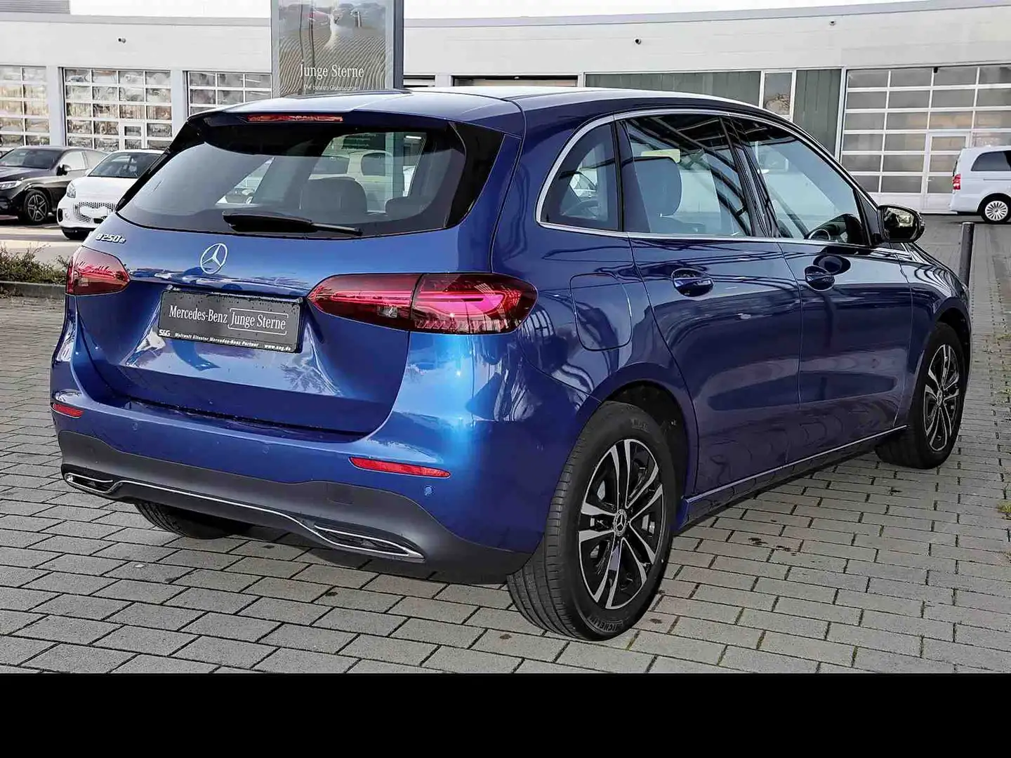 Mercedes-Benz B 250 e CARPLAY+LED+17 ZOLL+MBUX+KAMERA+AC 11 KW Bleu - 2