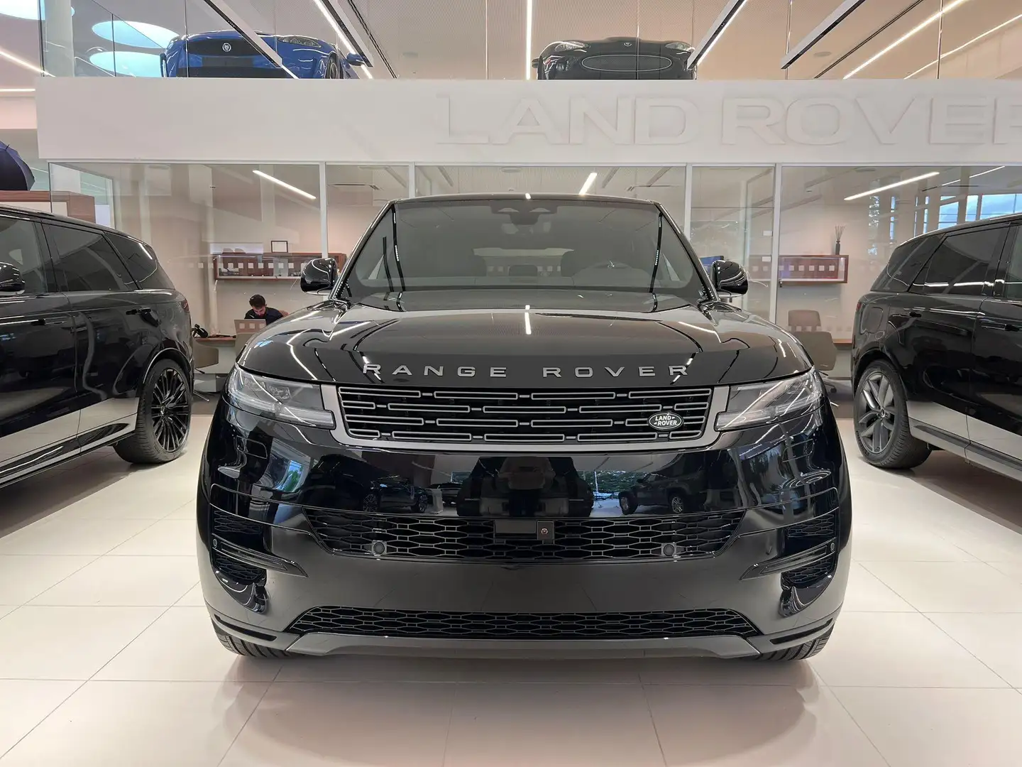 Land Rover Range Rover Sport P460e S AWD Zwart - 2