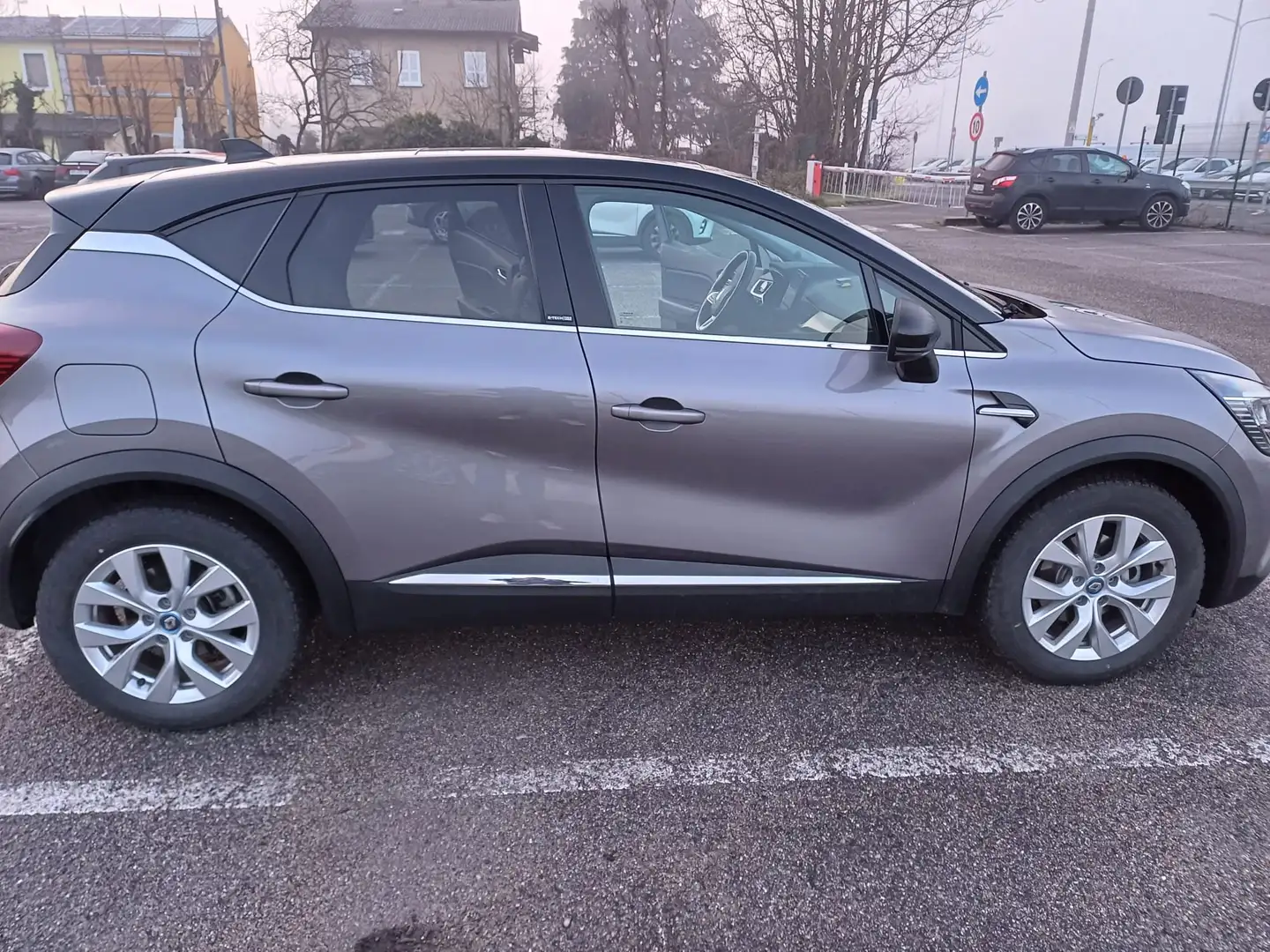 Renault Captur Captur 1.6 E-Tech phev Initiale Paris 160cv auto Grigio - 2
