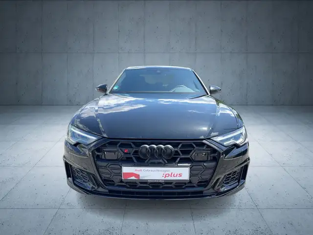 Audi S6 view 8