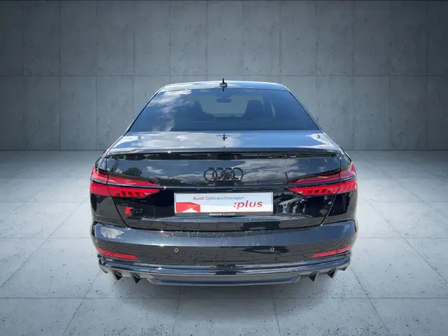 Audi S6 view 4