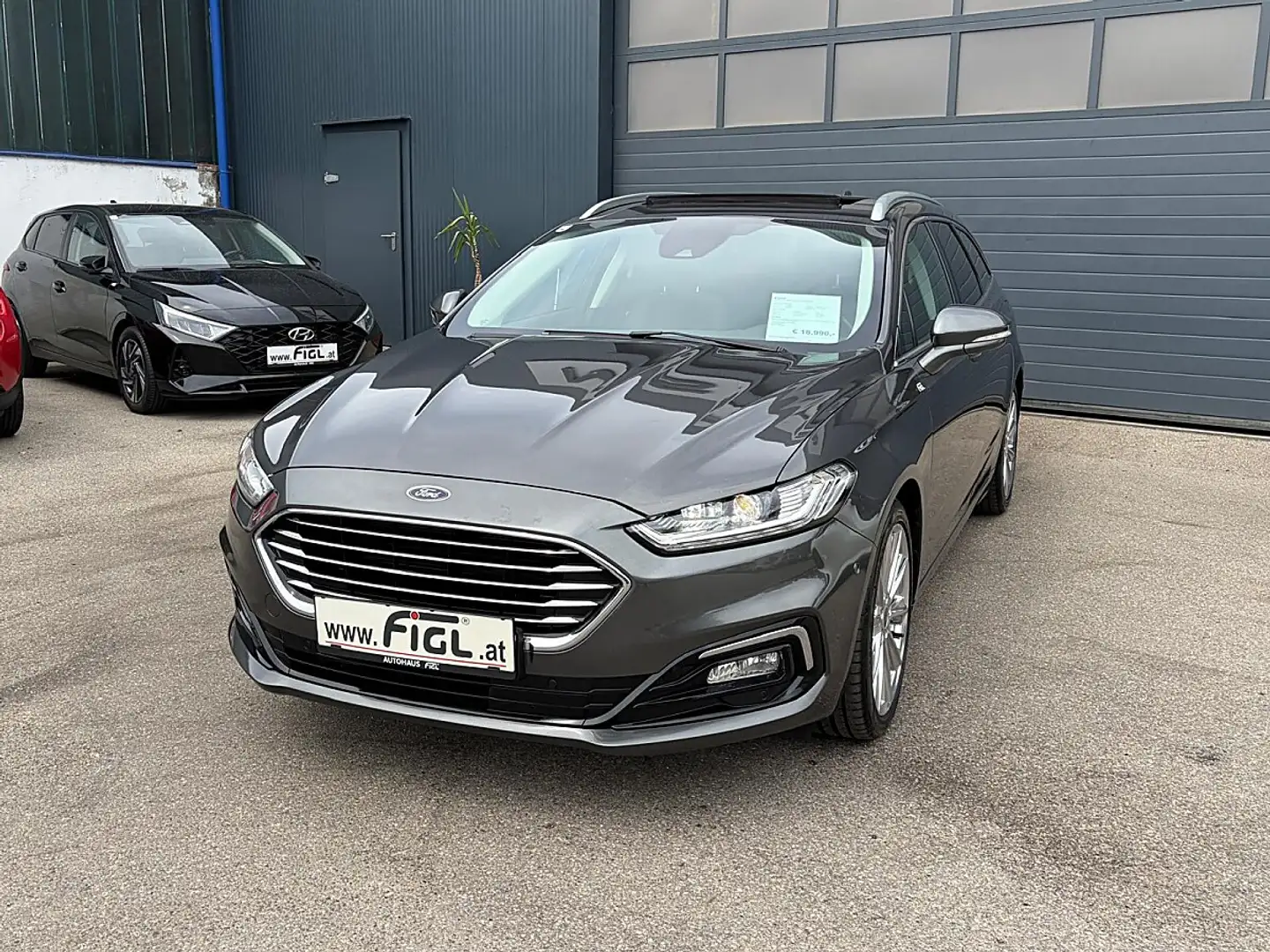 Ford Mondeo Traveller Titanium 2,0 TDCi Aut. AHV, Pano, WKR... Grau - 2