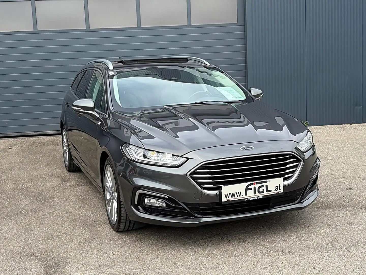Ford Mondeo Traveller Titanium 2,0 TDCi Aut. AHV, Pano, WKR... Grau - 1