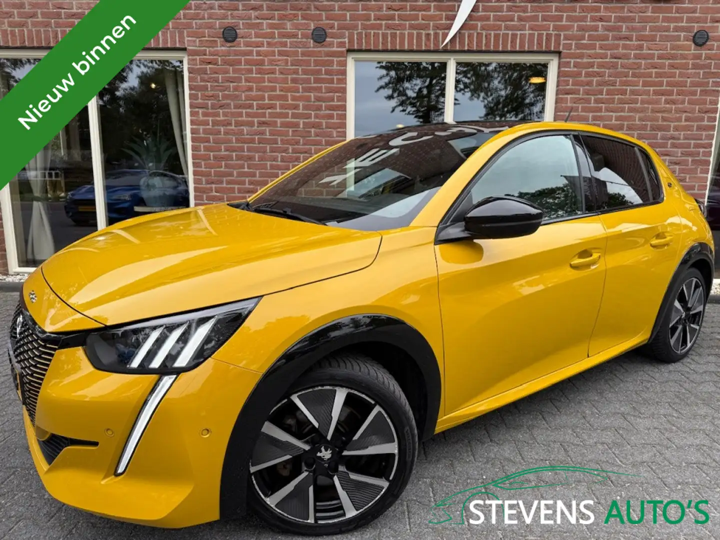 Peugeot e-208 EV GT 350 50 kWh PANODAK / CAMERA / DIGI DASH / ST Jaune - 1