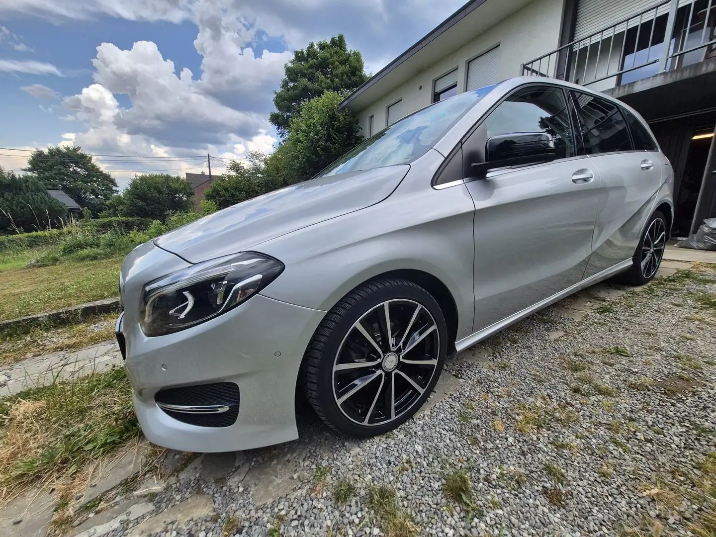 Mercedes-Benz B 180 d BE Edition full led full options cuir clair - 1