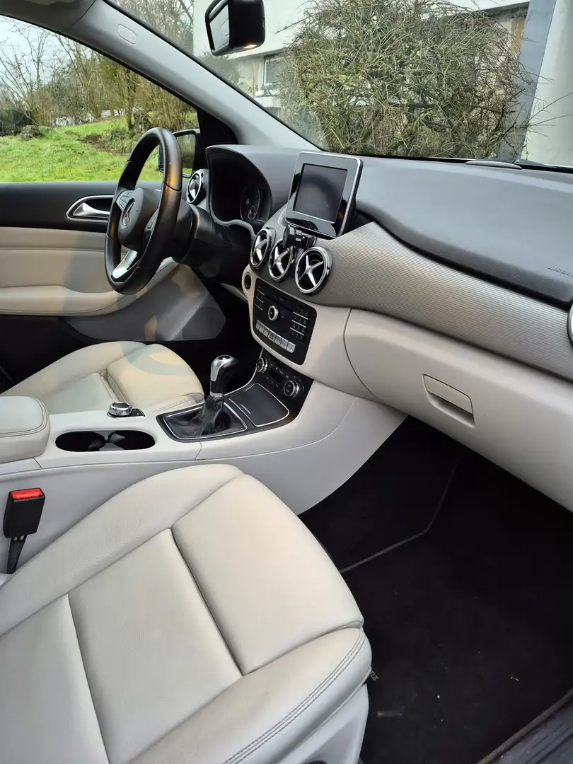 Mercedes-Benz B 180 d BE Edition full led full options cuir clair - 2