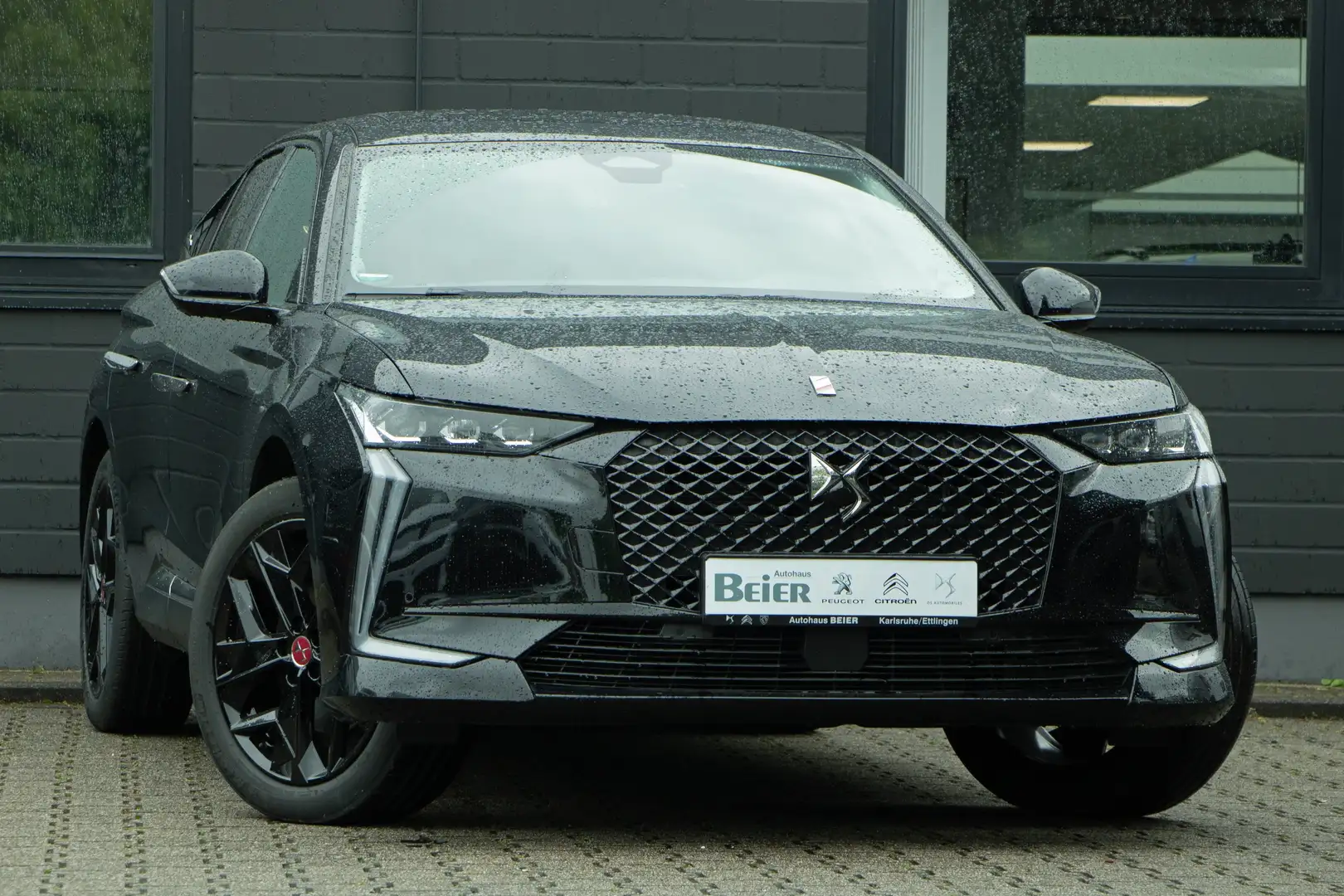 DS Automobiles DS 4 DS4 Performance Line Hybrid 225 Focal Sound-System Schwarz - 2