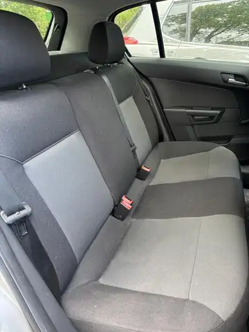 Opel Astra view 14