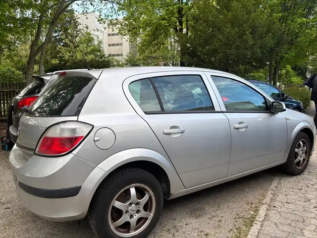 Opel Astra view 4
