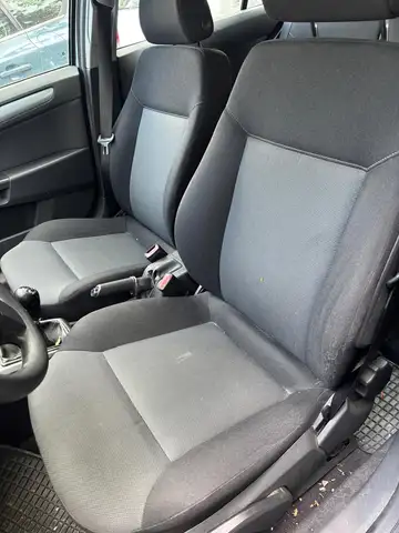 Opel Astra view 12