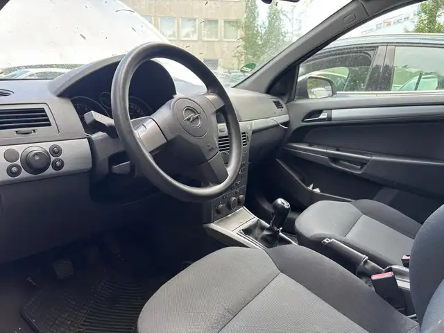 Opel Astra view 8