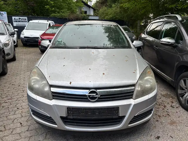 Opel Astra view 6