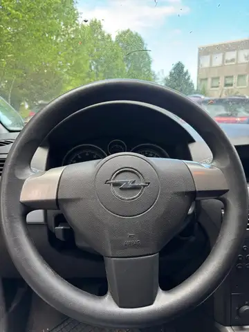 Opel Astra view 7