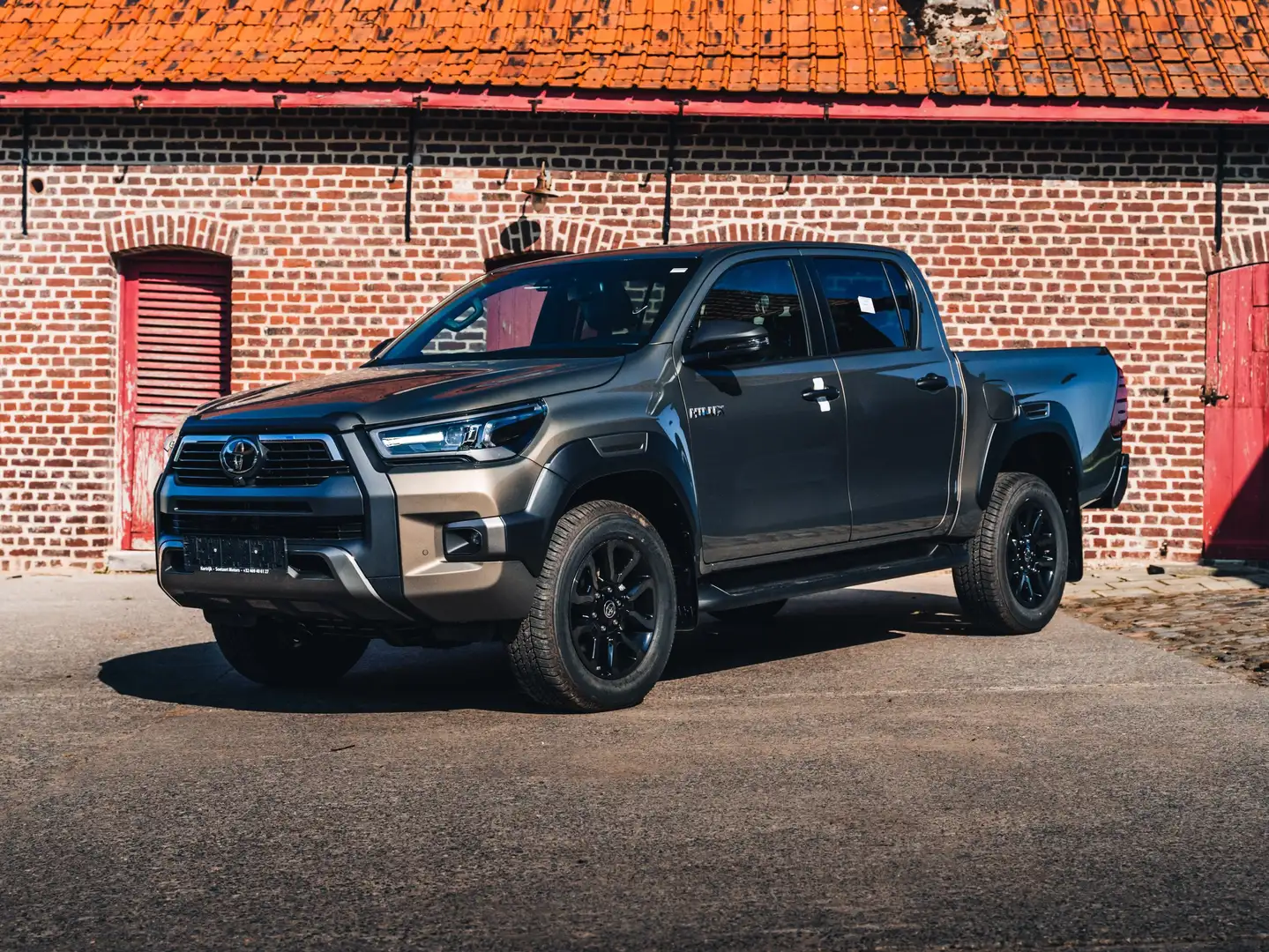 Toyota Hilux Invincible full opt. Brons - 1