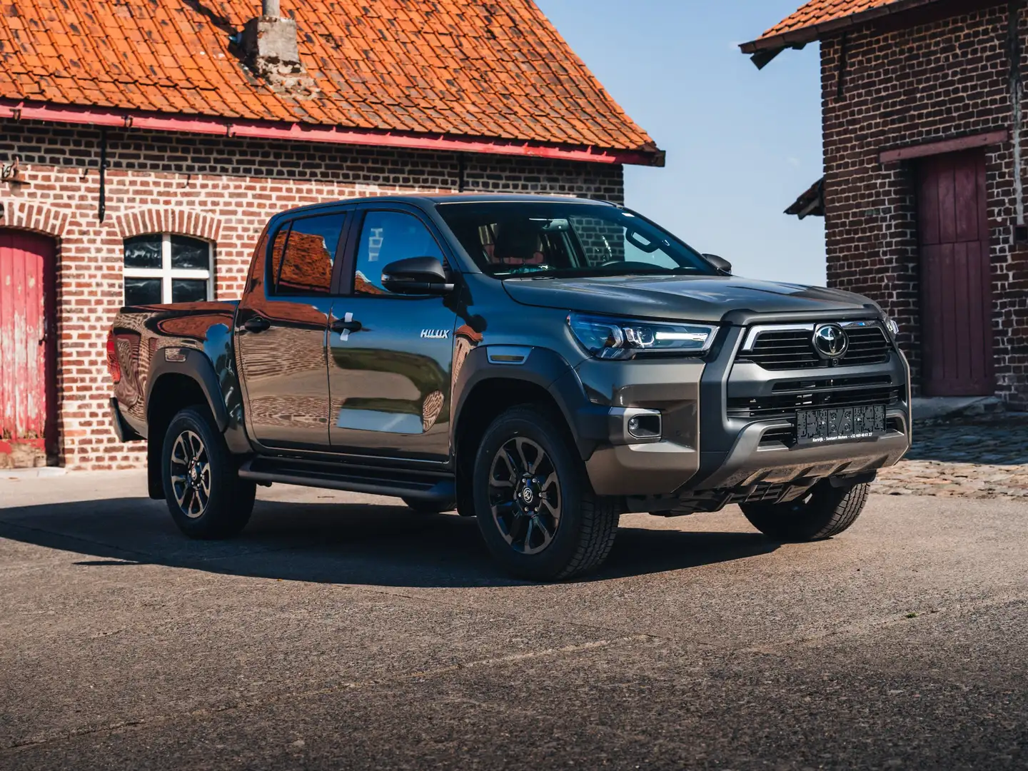 Toyota Hilux Invincible full opt. Brons - 2