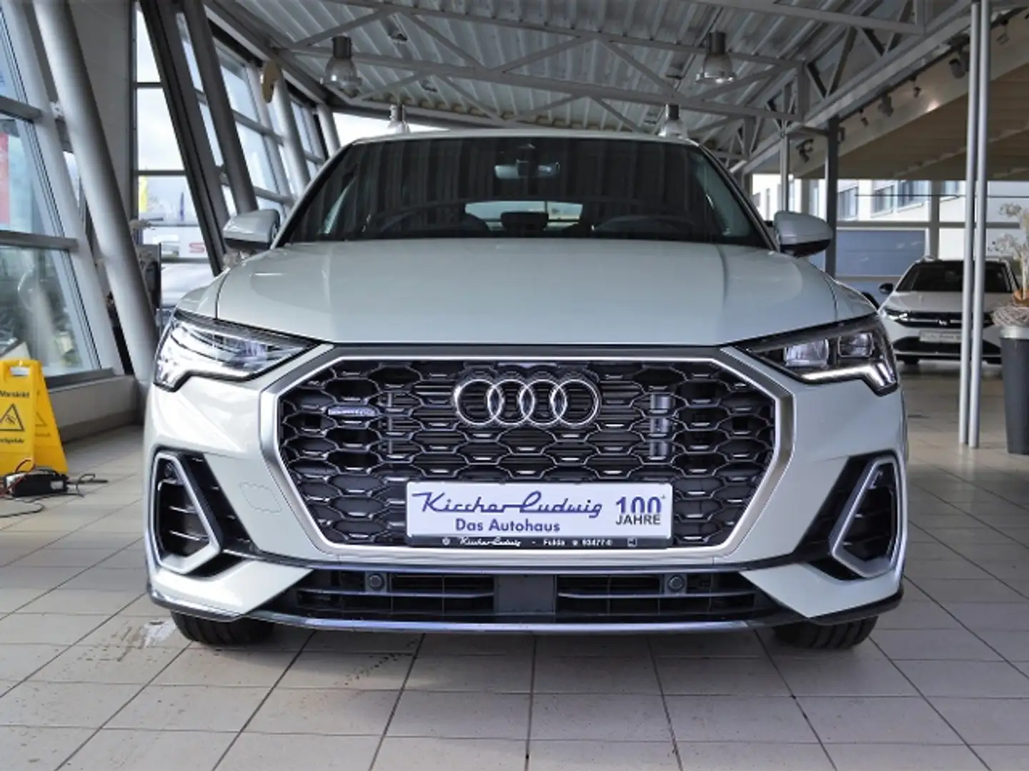Audi Q3 Sportback 40 2,0 TFSI quattro S line LED MMI Silber - 2