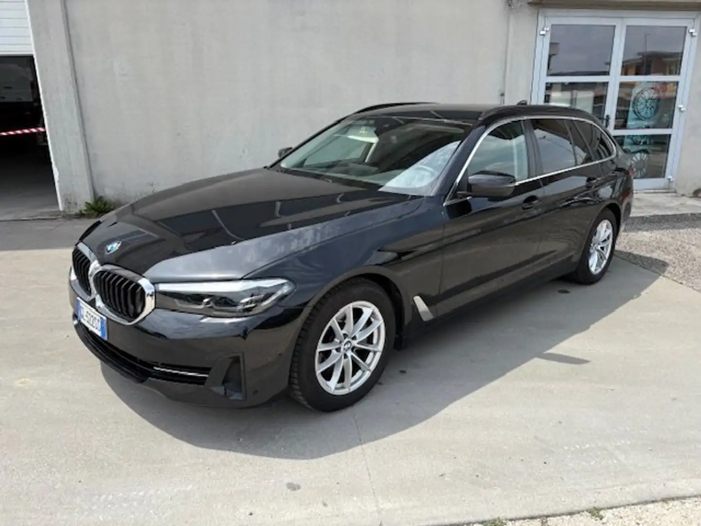 BMW 520 d Touring mhev 48V xdrive Business auto Noir - 1