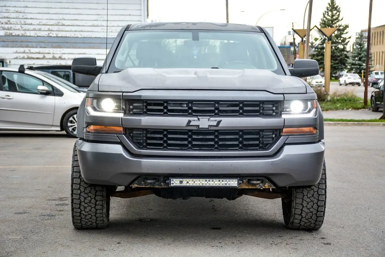 Chevrolet Silverado 1500 снимка Chevrolet Silverado 1500