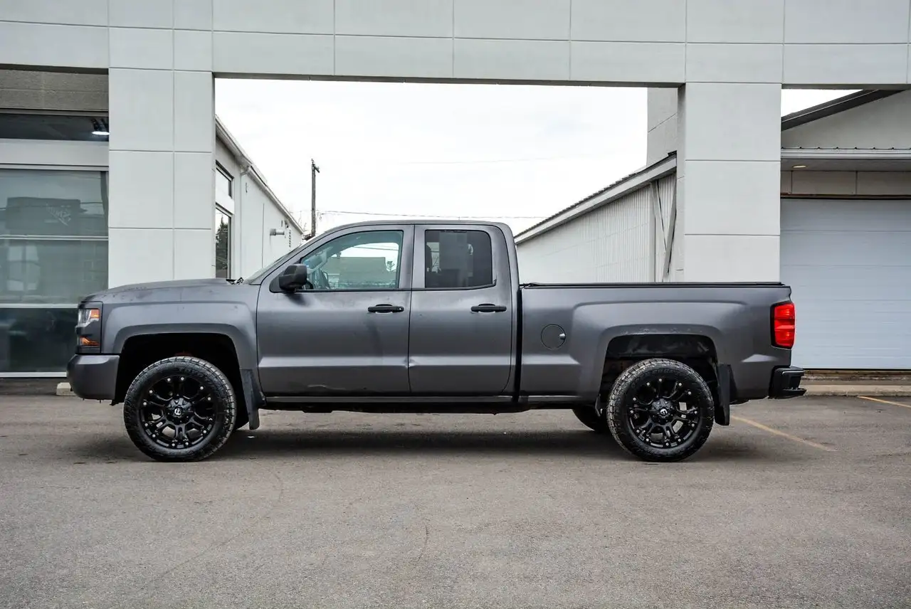 Chevrolet Silverado 1500 снимка Chevrolet Silverado 1500