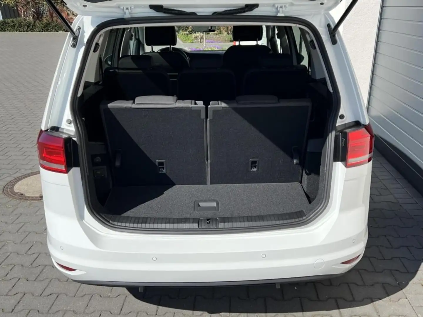 Volkswagen Touran Comfortline Edition 1,5 TSI DSG 7 Sitze 110 kW ... Schwarz - 2