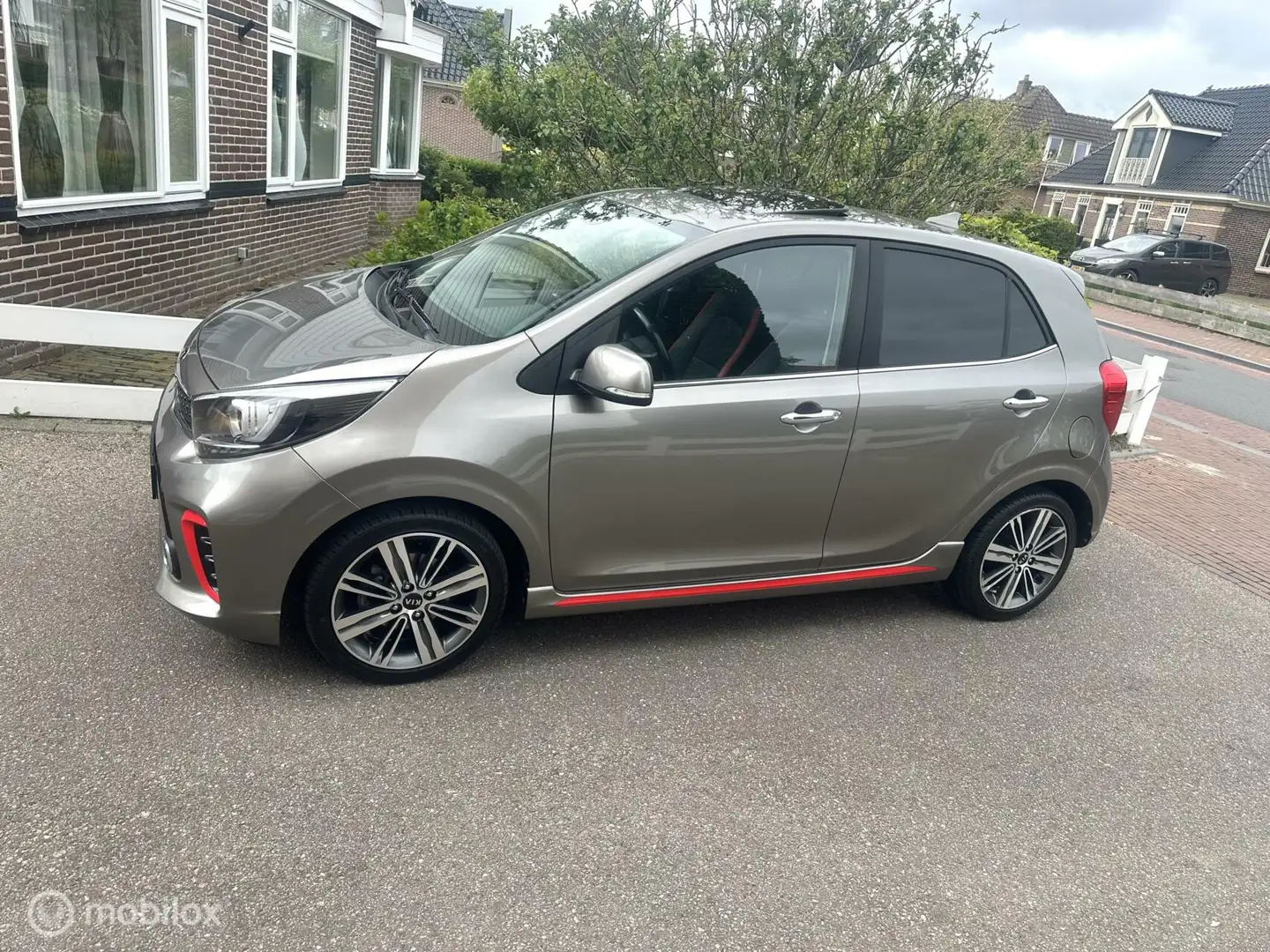 Kia Picanto 1.2 CVVT GT-Line AUTOMAAT CARPLAY SCHUIFDAK LEDERE Grijs - 2