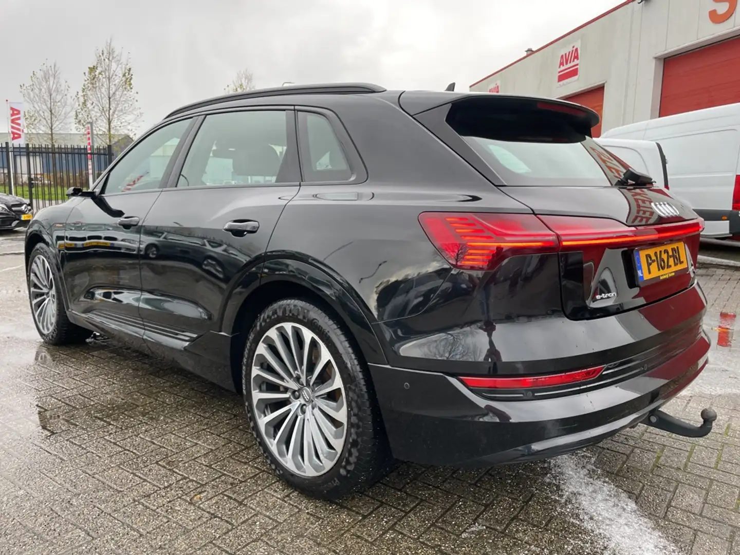 Audi e-tron 55 Quattro 95 kWh S-line -full options- Zwart - 2