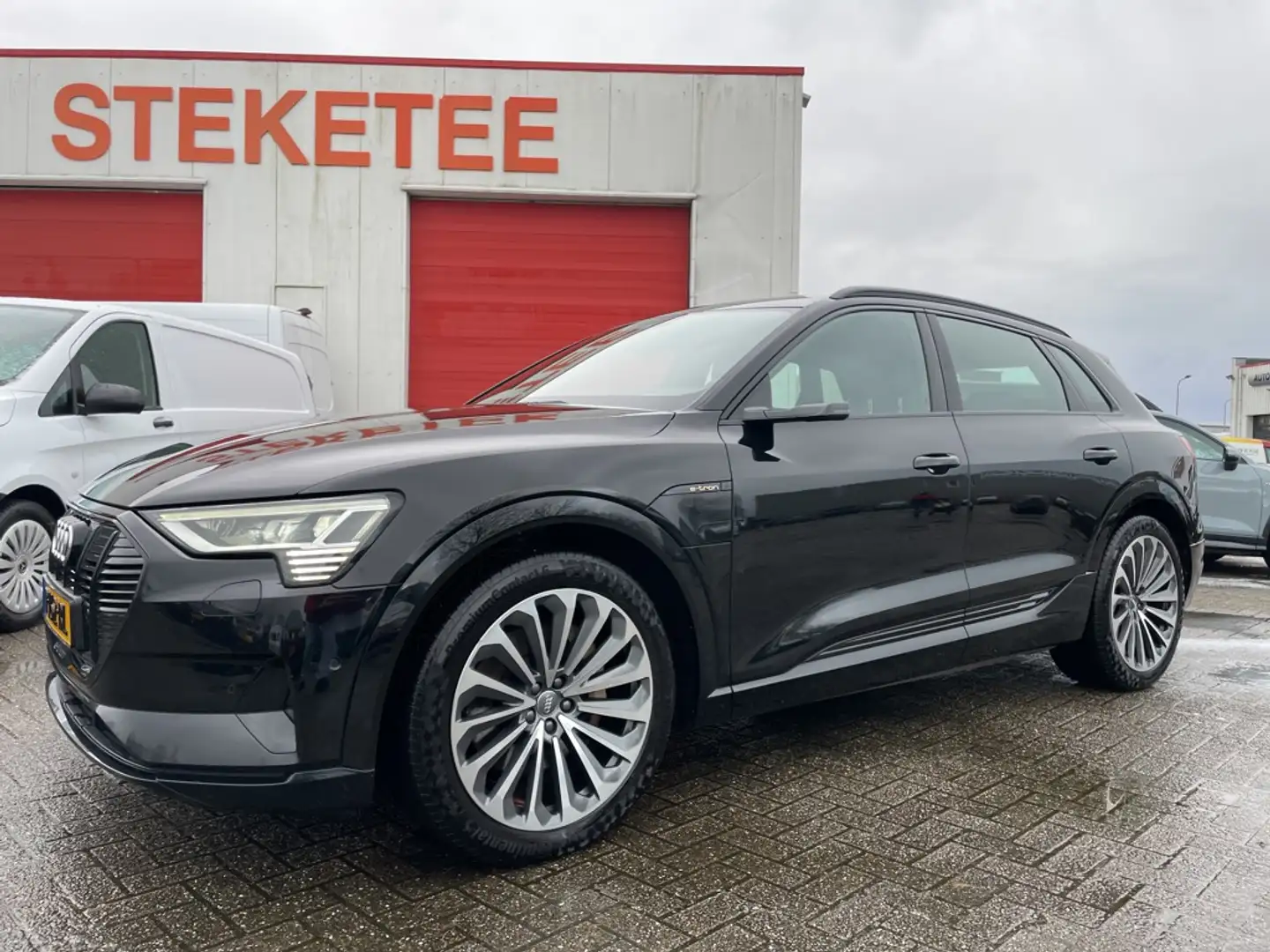 Audi e-tron 55 Quattro 95 kWh S-line -full options- Zwart - 1