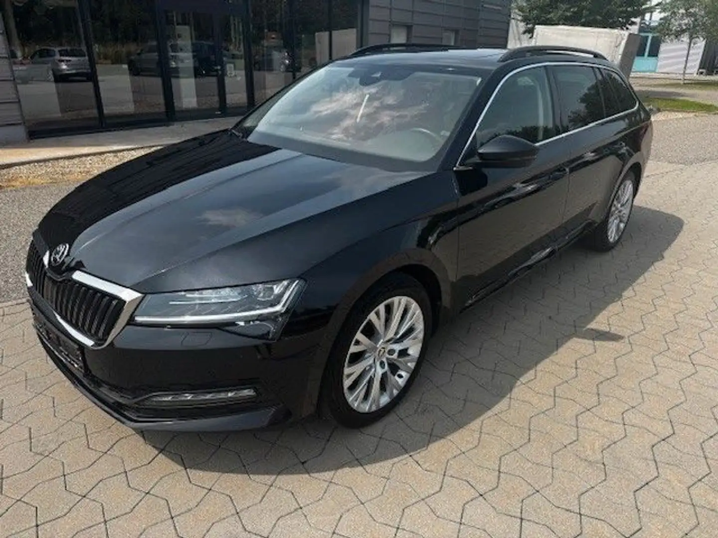 Skoda Superb Combi Ambition 4x4 Panorama /LED/ Navi/ Noir - 1