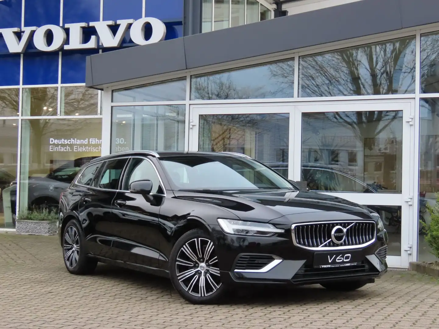 Volvo V60 Inscription Expression Recharge Plug-I AHK Noir - 1