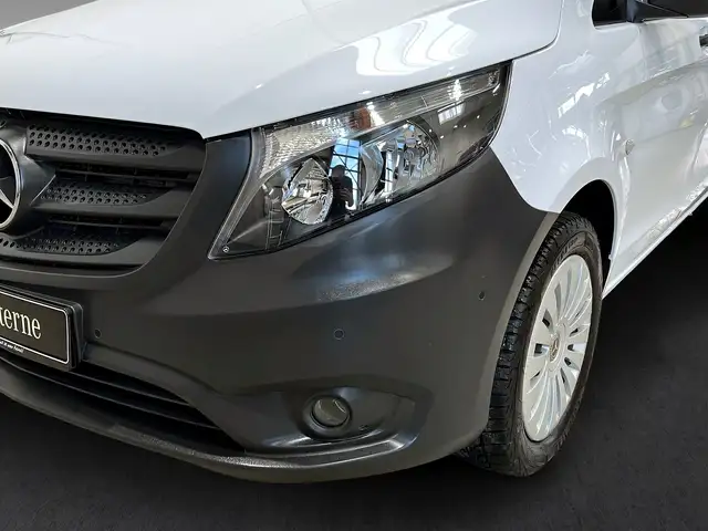 Mercedes-Benz Vito view 3