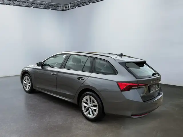 Skoda Octavia view 6