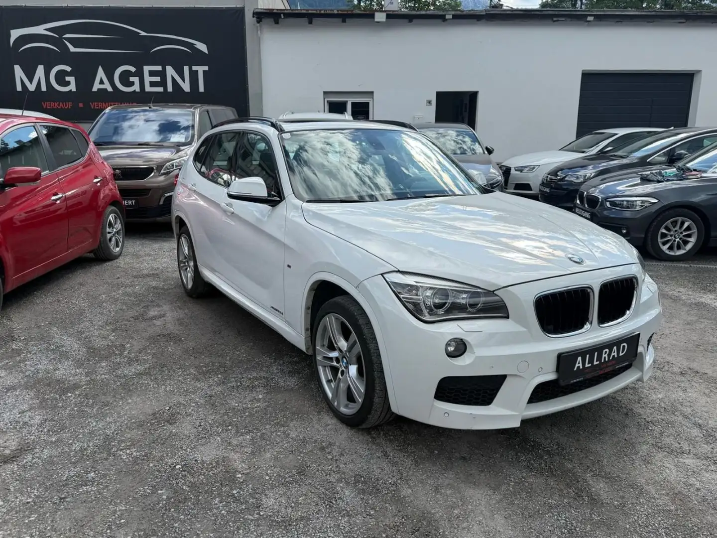 BMW X1 xDrive 18d Weiß - 1