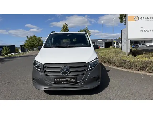 Mercedes-Benz Unknown Model view 2