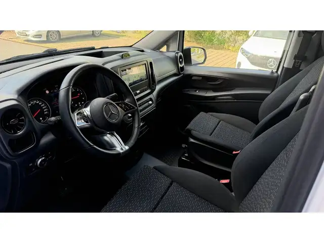 Mercedes-Benz Unknown Model view 9