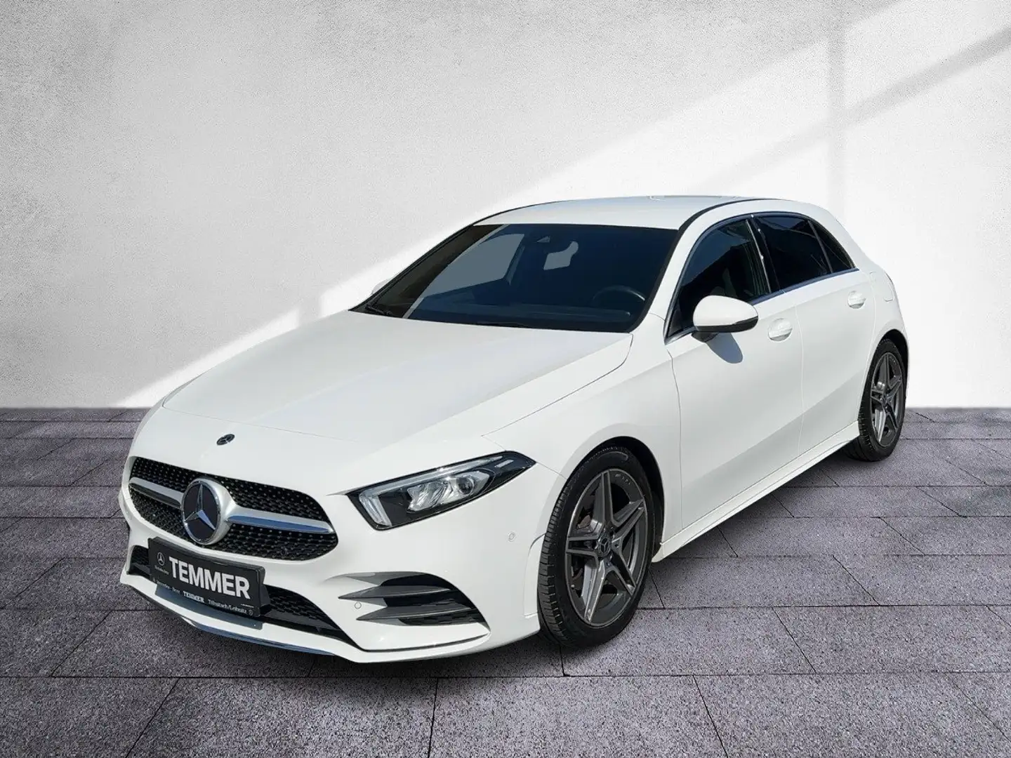 Mercedes-Benz A 160 d Kompaktlimousine AMG LED RKam Navi Shz Weiß - 2