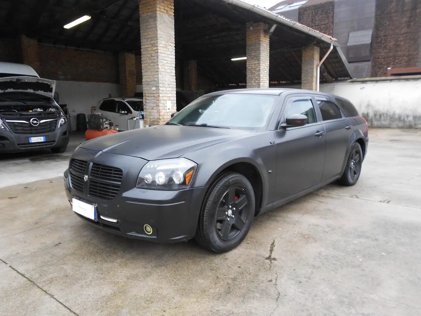 Dodge Magnum 2.7 LITRI 6V Zwart - 1
