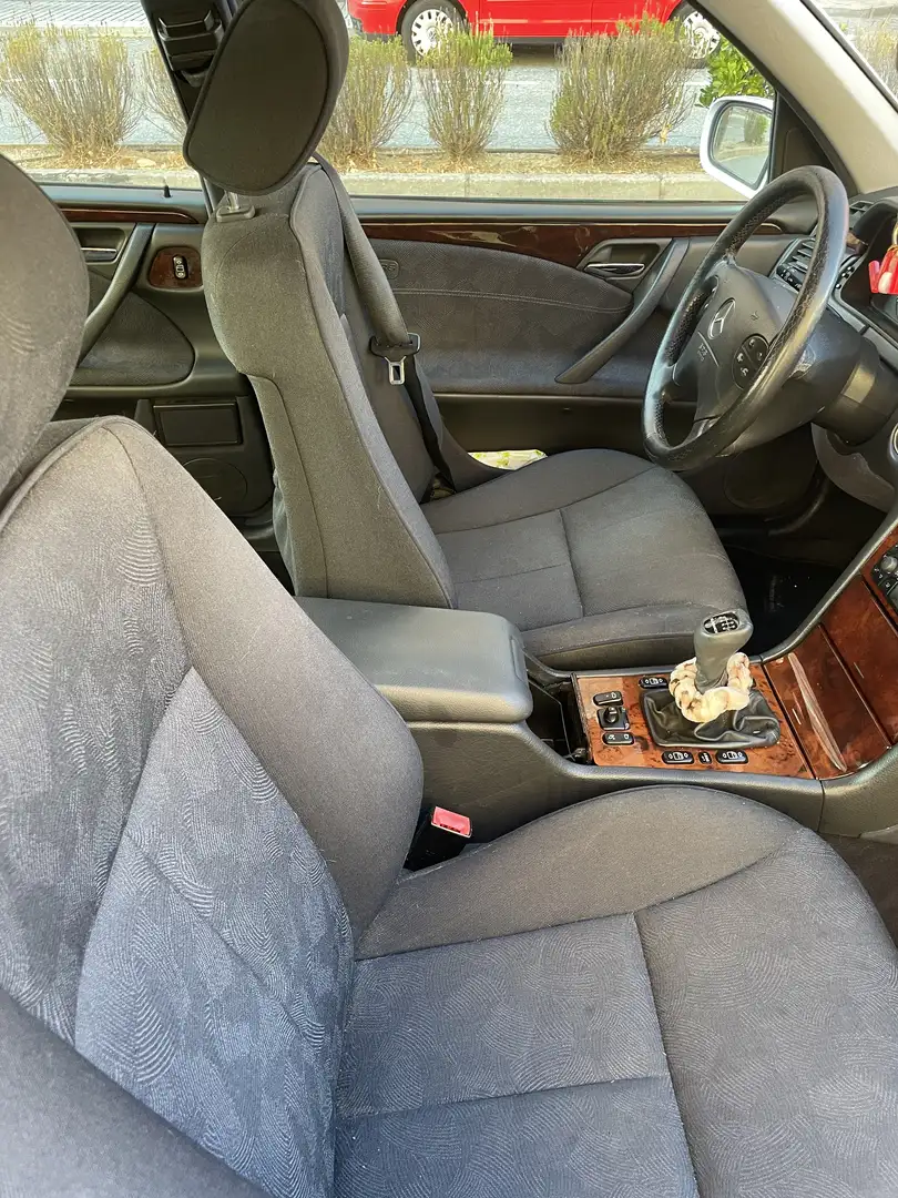 Mercedes-Benz E 280 V6 Elegance - 2