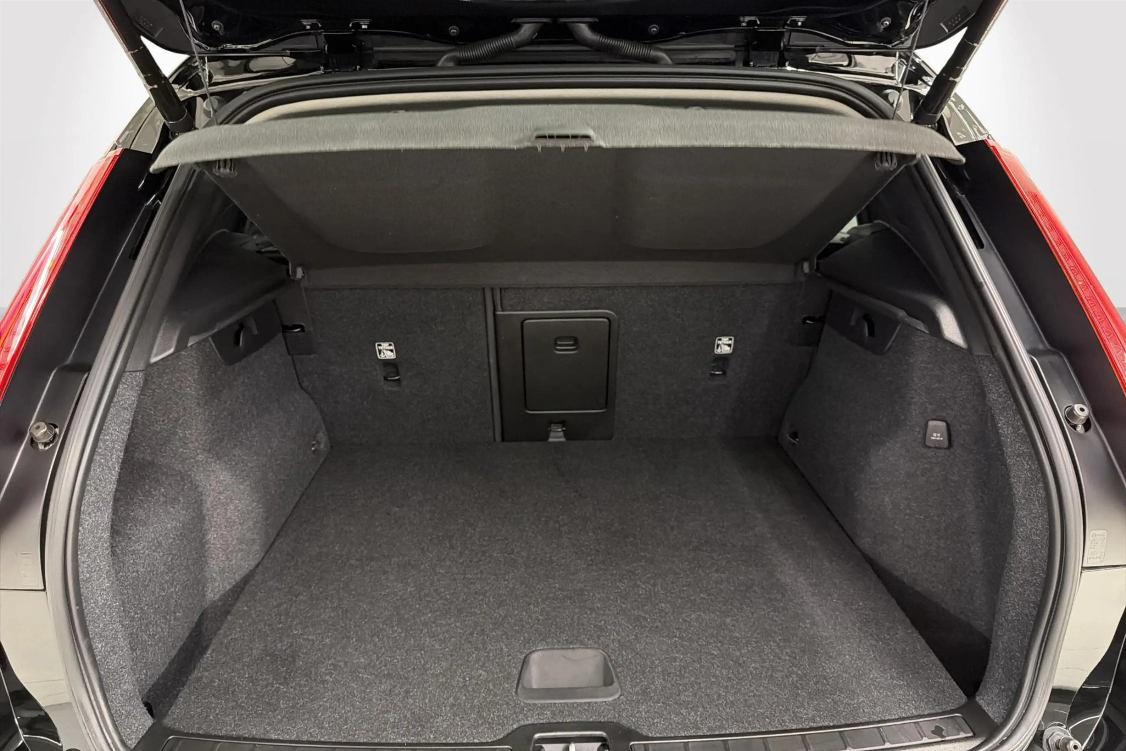 Volvo XC40 B4 Momentum Pro DCT — photo 10